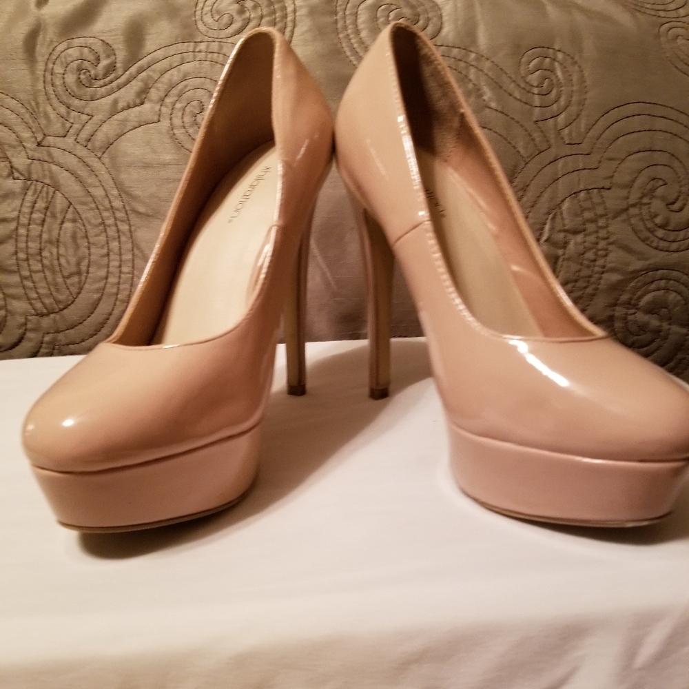 Tan High Heels size 6 - between cream/tan color